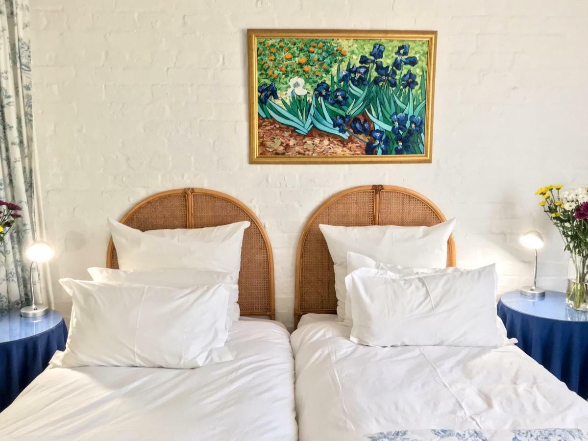 Howards End Manor Bed & Breakfast